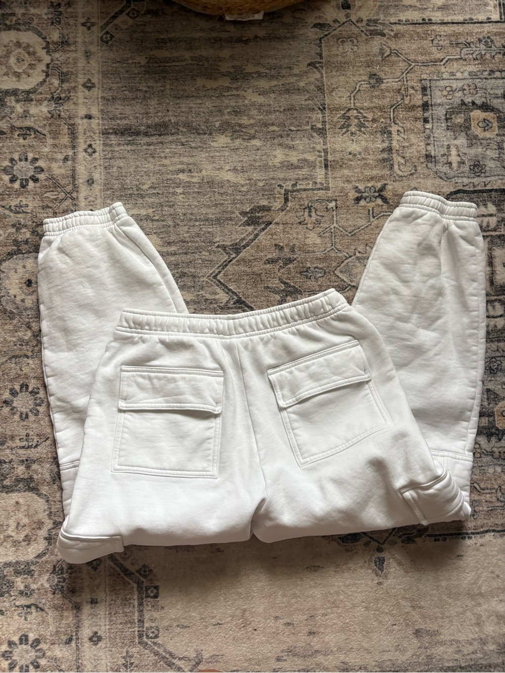 Aritzia Cozy Fleece Mega Cargo Jogger size S white sweat fleece oversized